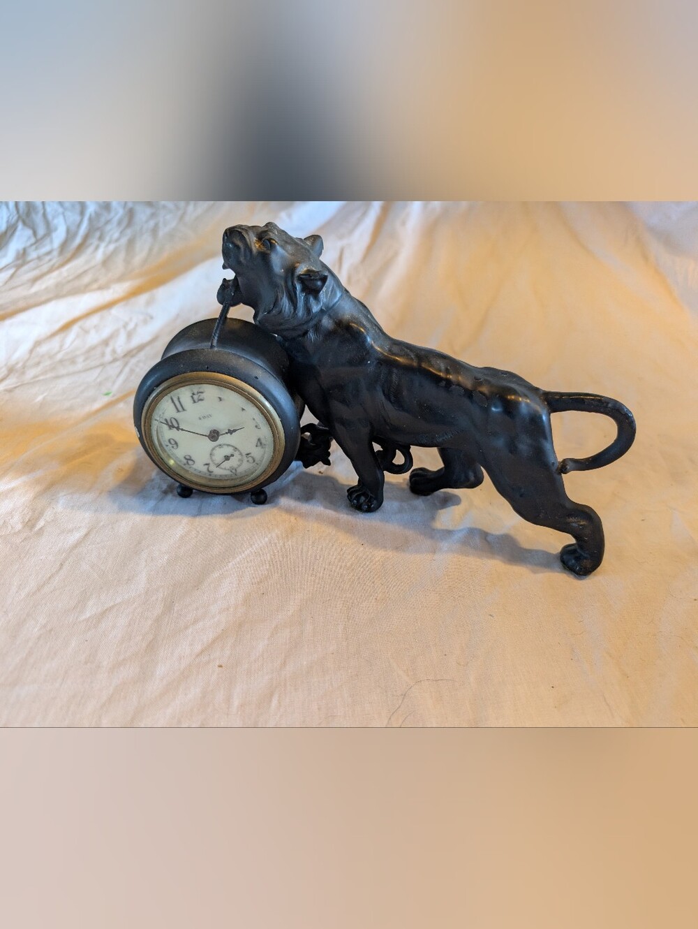 2/140$ Black Panther metal Sculpture Clock Accent
